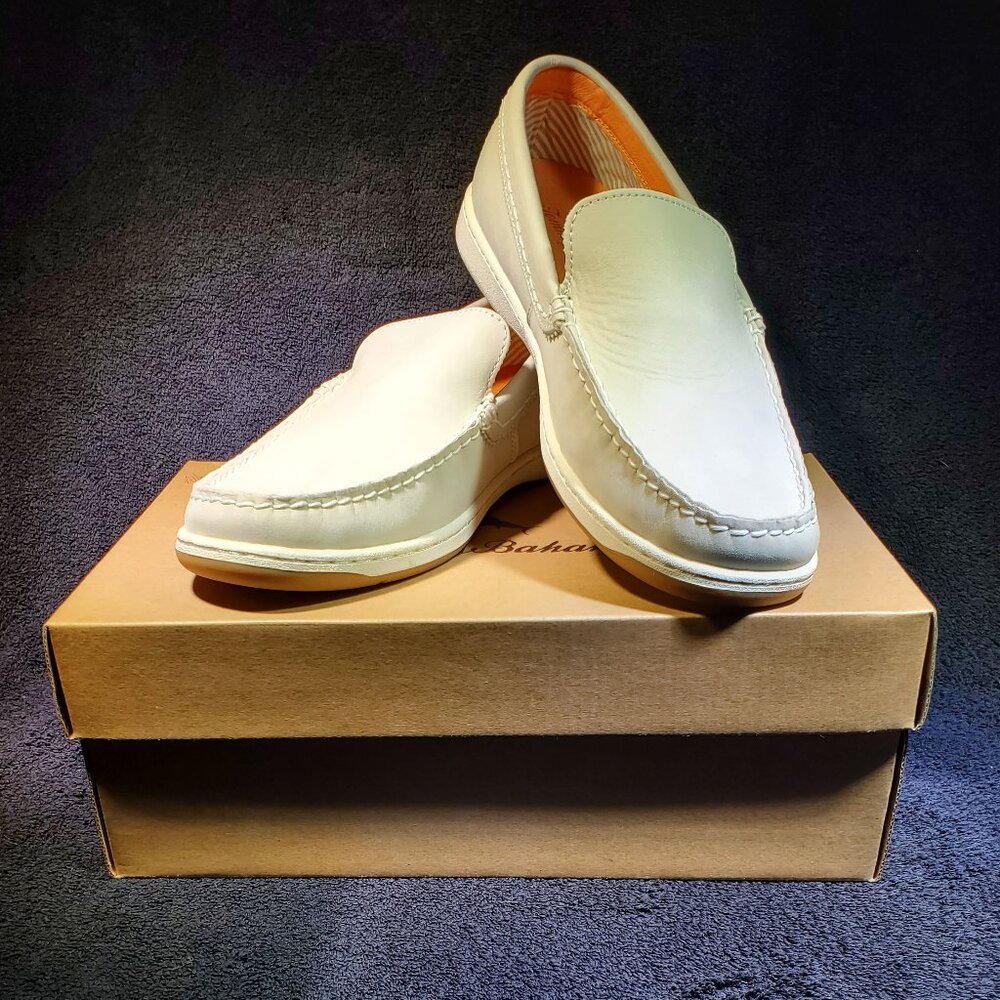 TOMMY BAHAMA ALEXANDER LEATHER SLIP ON STYLE SHOES WITH DECK SOLES..NEW WITH TAG